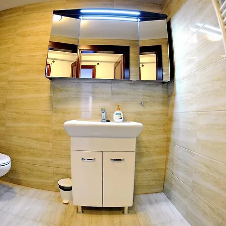 Korona Hostel *