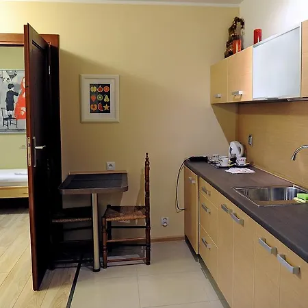 Korona Hostel *